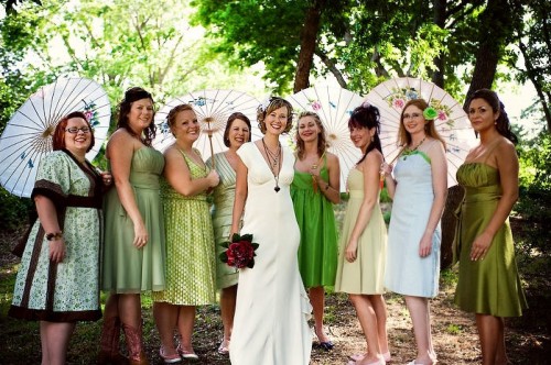 bridal-party-mismatched-bridesmaids-green