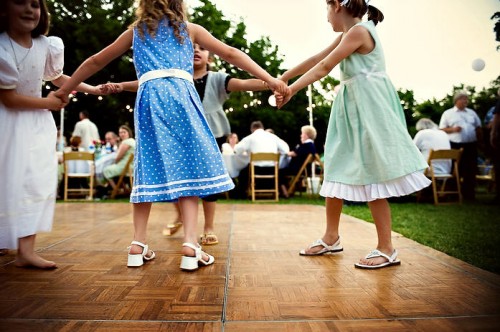 outdoor-wedding-reception-dancing