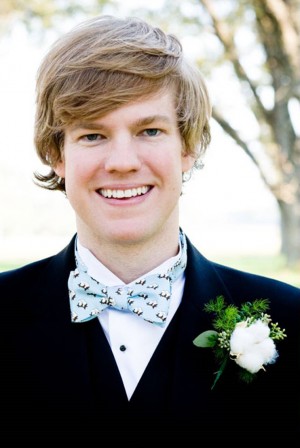 groom-with-cotton-boutonniere
