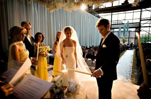 urban-outfitters-warehouse-wedding-ceremony