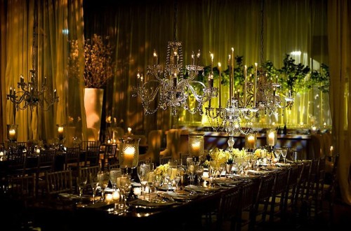 vintage-modern-estate-tables-chandeliers-yellow-lighting