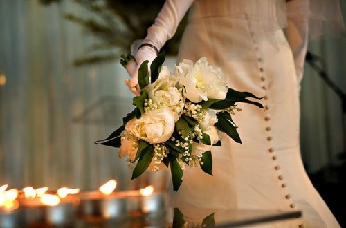 white-peony-bouquet-vintage-bride