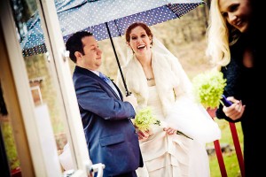 cute-umbrella-wedding