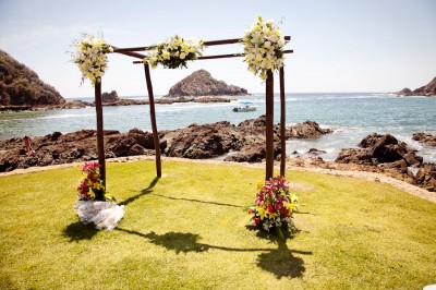beachside-wedding-ceremony-arch