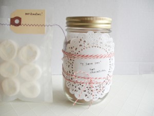 hot-chocolate-and-marshmellows-favors