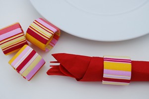 recycled-fabric-napkin-rings-from-saran-wrap-tubes_18
