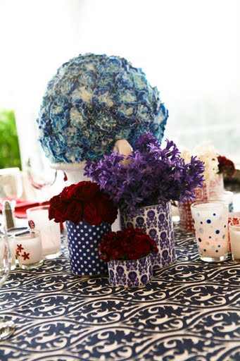blue and red centerpieces with pomanders and covered tin can centerpieces