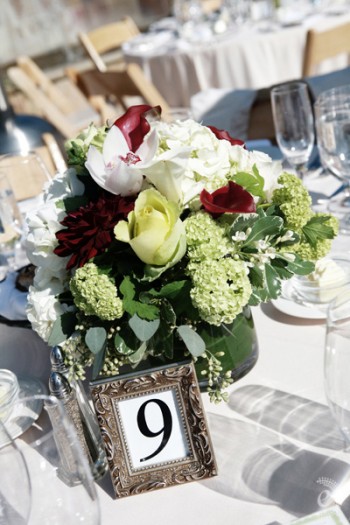 deep-red-and-spring-green-centerpieces