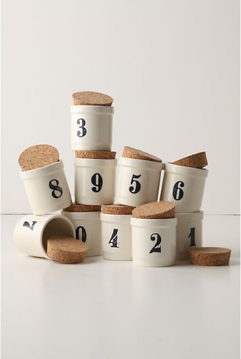 spice-jars-as-table-numbers