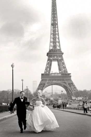bride-in-front-of-eiffel-tower-paris