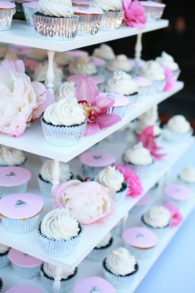 pink-and-white-cupcake-tower