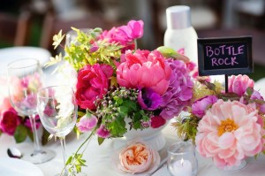 vibrant-purple-and-pink-centerpiece