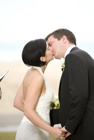 ceremony-first-kiss