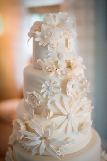 cream-white-cake-with-sugar-flowers