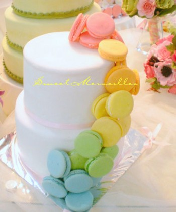 macaron_macaroon_cascade_wedding_cake