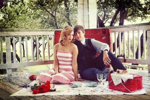 vintage-picnic-engagement-photos