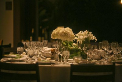 white-tablescape-wedding-cluster-centerpieces
