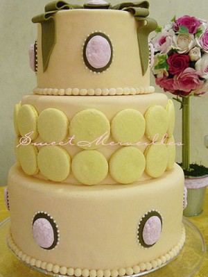 yellow_macaron_macaroon_wedding_cake