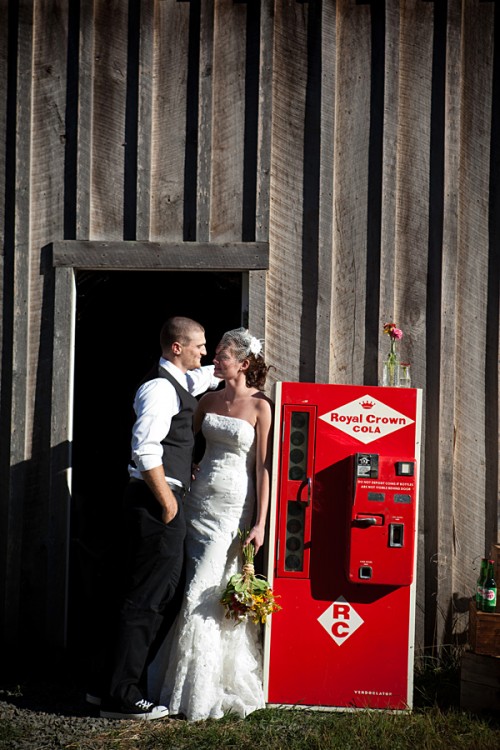 antique-cola-machine-vintage-wedding-photos