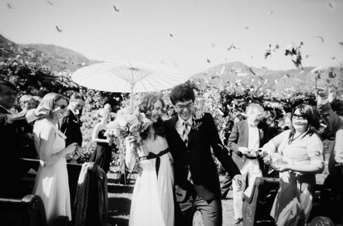confetti-at-wedding-ceremony