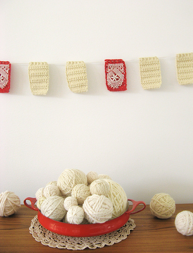 crocheted-garland-wedding-ideas