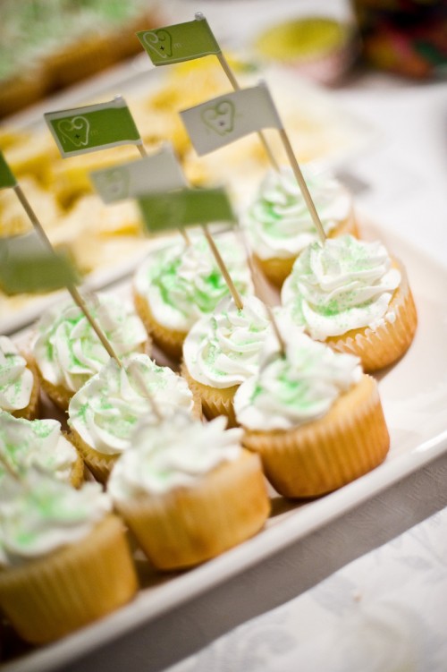 cupcake-flags-wedding
