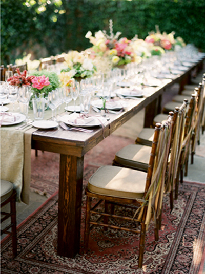 rustic-outdoor-wedding-rugs-wood-table