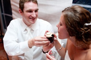 bride_groom_cupcake