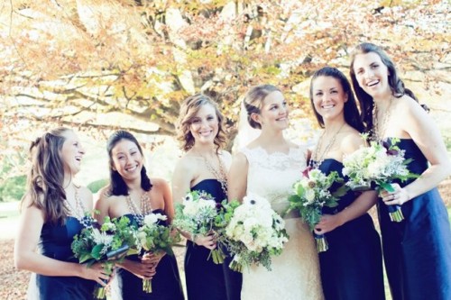 blue-bridesmaids-dresses-green-bouquets