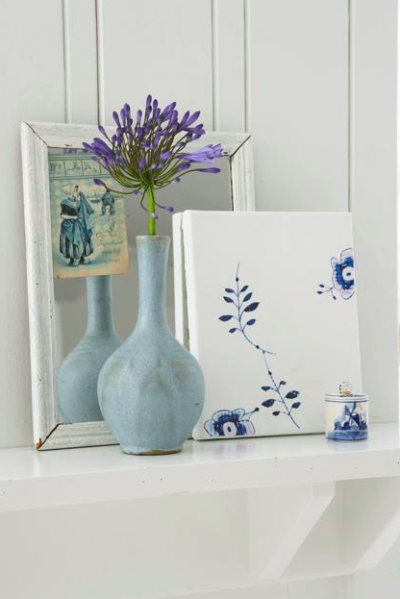 blue-vase-purple-flowers