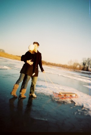 frozen-pond-engagement-photos-14