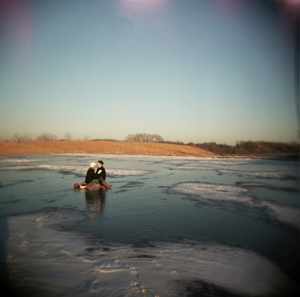 frozen-pond-engagement-photos-5