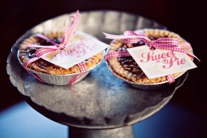 miniature-pie-wedding-favors