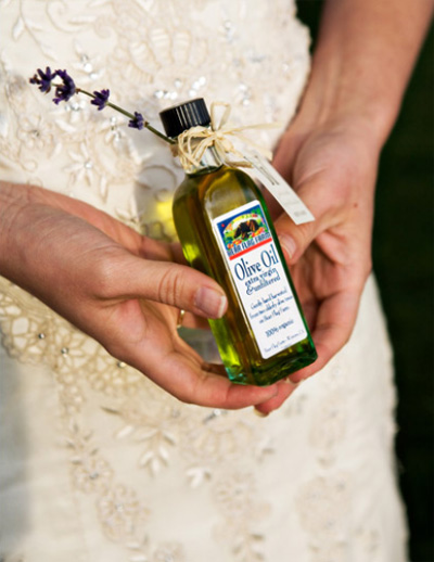 olive-oil-wedding-favors