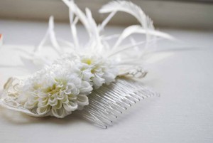 white-flower-and-feather-hair-comb