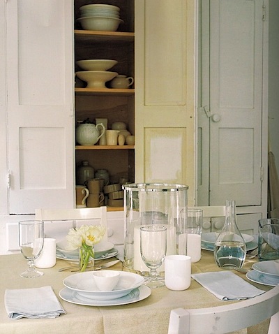 white-porcelain-table-decoration