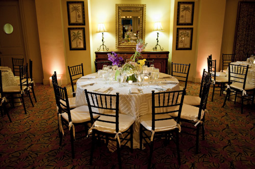 elegant-wedding-table-purple-green-centerpieces