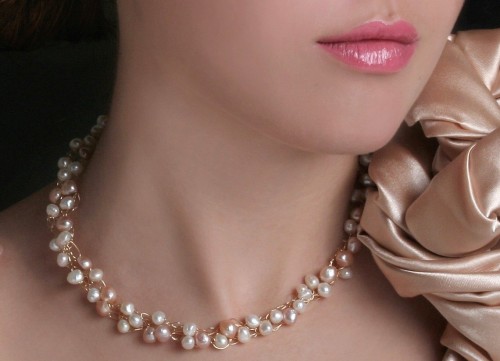 pearl-and-wire-necklace