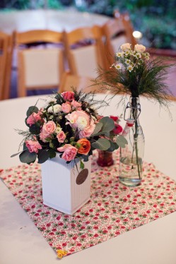 pink-and-peach-flower-arrangements-wedding-centerpiece-ideas