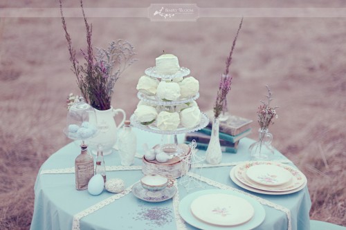 robins-egg-blue-lavender-vintage-tabletop