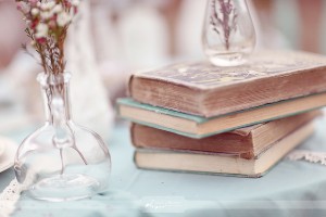 vintage-books-wedding-table-ideas