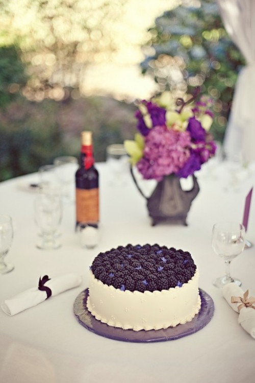 wedding-cake-with-blackberries