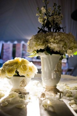 white-hydrangeas-in-shabby-chic-vases
