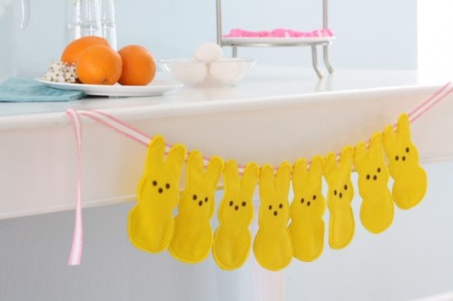 easter-table-decorations-peeps-bunting