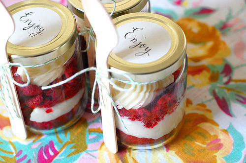 Cupcakes in a Jar DIY Wedding Favor Ideas