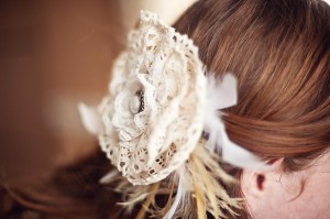 Lace-Flower-and-Feather-Fascinator