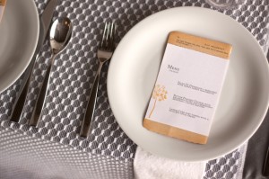 Modern-Gray-and-White-Wedding-Place-Setting