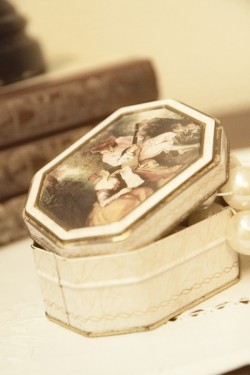 Vintage Wedding Ideas Incorporating Family Heirlooms-06