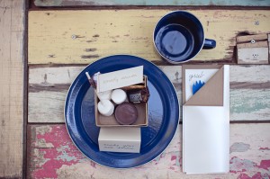 Blue-and-Kraft-Paper-Camping-Theme-Wedding-Place-Setting