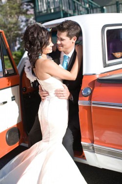 Bride-and-Groom-with-Vintage-Truck